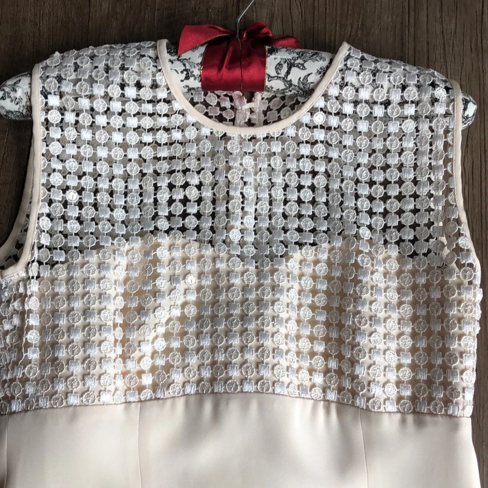 Escada Couture sleveless silk dress. - Picture 2 of 11